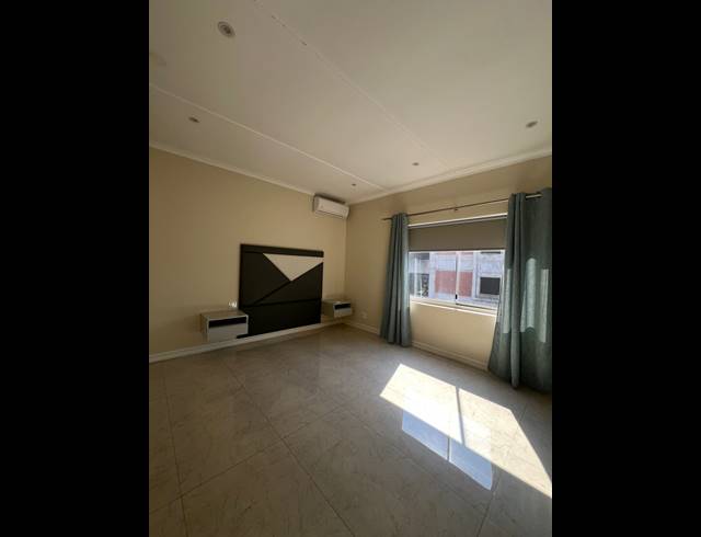 2 BEDROOM APARTMENT TO LET IN ESSENWOOD